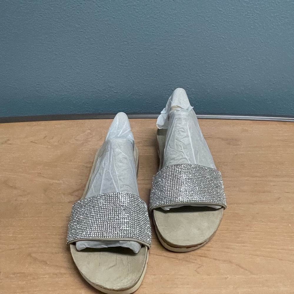 Rhinestone  Embellslide sandals  2 straps  casual to dressy.  VGUC  s. 7 $10 - Picture 5 of 5